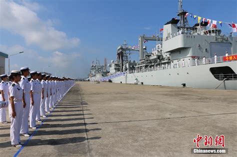 洪湖舰加入南海舰队战斗序列 满载排水量20000余吨-新闻中心-荆州新闻网
