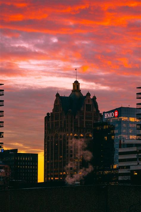 Milwaukee Sunset | Milwaukee city, Milwaukee downtown, Milwaukee