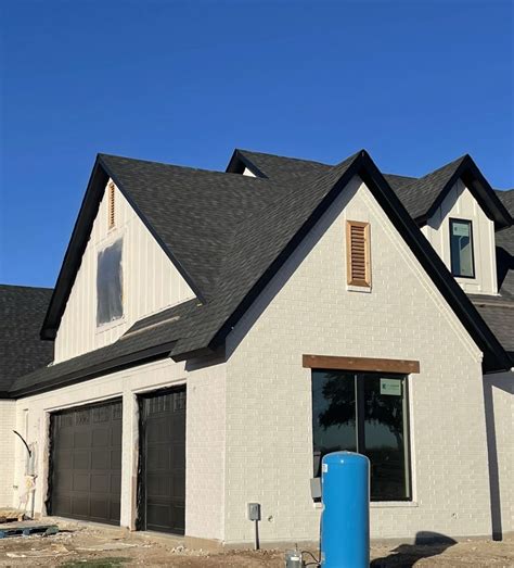 SW Shoji White and SW Tricorn Black Exterior House Color
