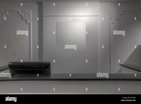 Empty Computer Shop 的图像结果