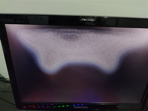 Monitor com manchas brancas - Monitores de vídeo - Clube do Hardware