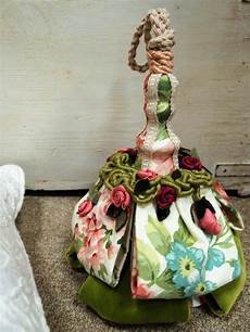 divanetti antichi divanetti dorati nappe cuscini antichi e femminilit 224 divanetti antichi divanetti dorati nappe cuscini antichi e femminilit 224