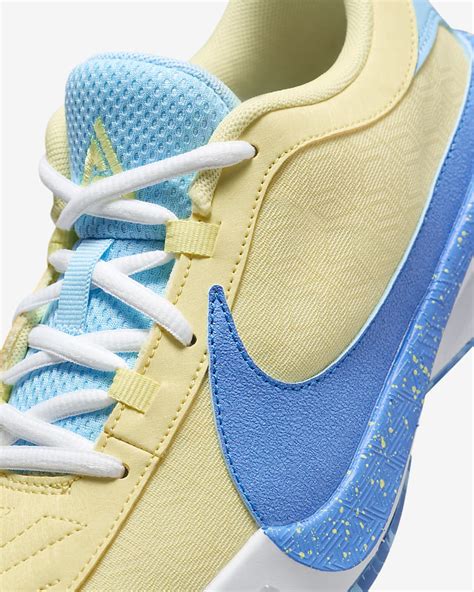 Giannis Freak 5 Older Kids' Basketball Shoes. Nike IN