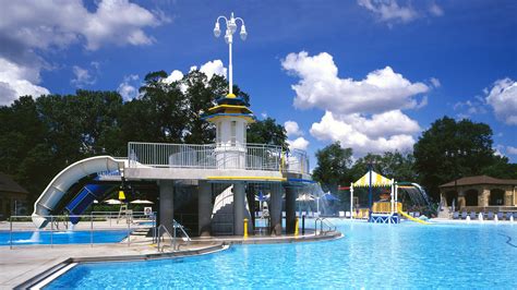 Glenview Park District Roosevelt Aquatic Center | Parks and Recreation