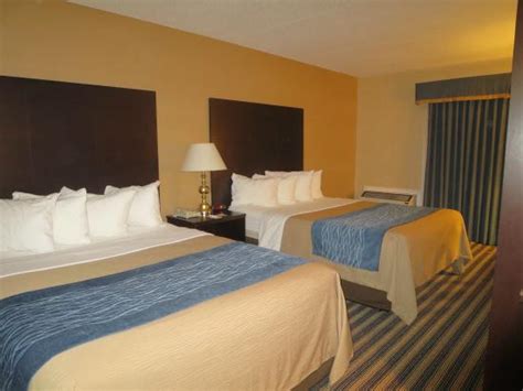 WALLACEBURG HOTEL (Ontario) - Motel Reviews, Photos, Rate Comparison ...