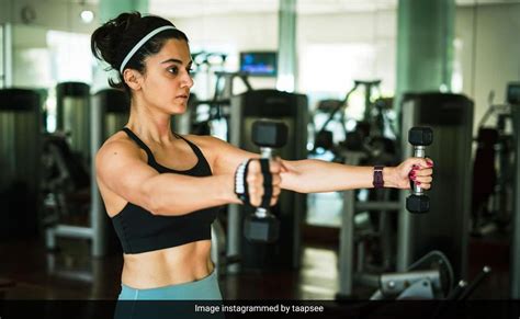 शाहरुख-सलमान नहीं 'हसीन दिलरूबा' के ऐब्स बटोर रहे सुर्खियां, तापसी ...