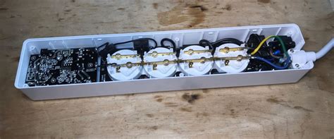 [TYWE2S/ESP8266] Woox R4027 four-slot WiFi controlled USB power strip