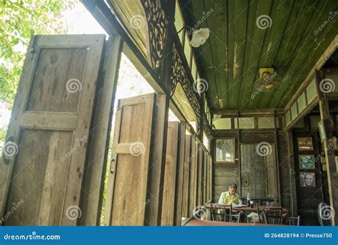 THAILAND PHETCHABURI RESTAURANT OLD WOOD HOUSE Editorial Stock Image ...
