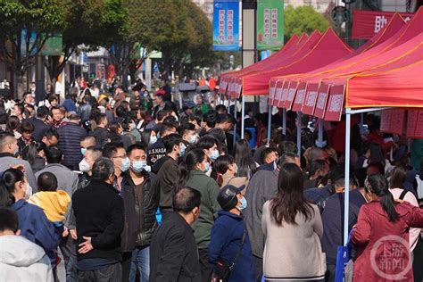 人民日报：川渝两地联合举办人才招聘会提供岗位超1.8万个，助求职者就近就业_重庆市_工作_服务