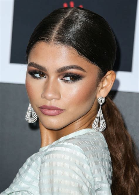 Zendaya went makeup-free for an Instagram selfie and fans are bowing ...
