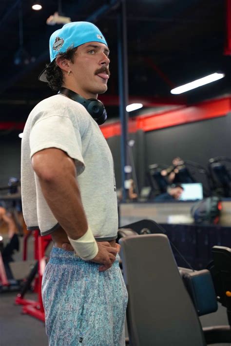 Steven Kelly on Twitter | Stylish mens fashion, Just beautiful men, Athletic fashion