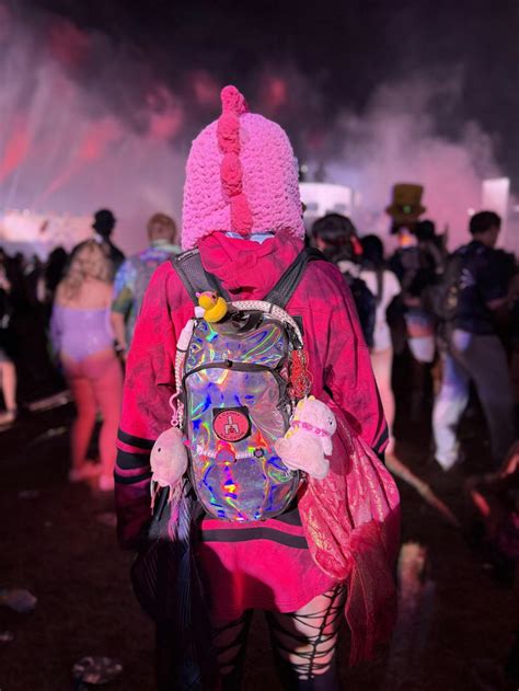 What is PLUR? The Heartbeat of Rave Culture 💖🌈 – RaveBeetle