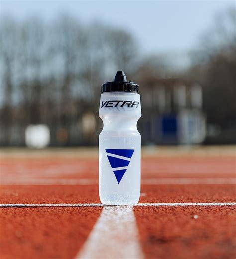 VETRA 22oz Sports Squeeze Water Bottle - Leak Proof Valve, BPA-Free ...