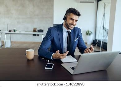 Image of Someone Using a Computer 的图像结果