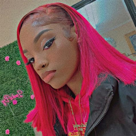 Download a video of @mari.aminah