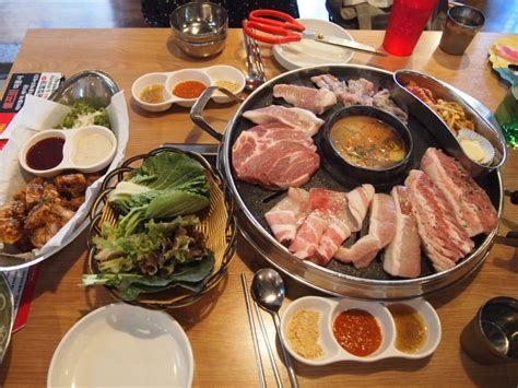 火遍韩国12年的餐厅终于开来魔都！教你一顿韩国大餐的正确打开方式！