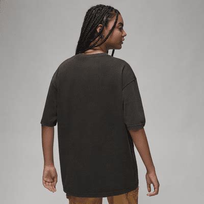 Jordan Women's Oversized Graphic T-Shirt. Nike IN