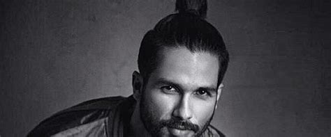 9 मॅन बन हेअरस्टाईल पाहून कोणत्याही पुरुषाला त्याचे केस वाढवण्याची होईल ...