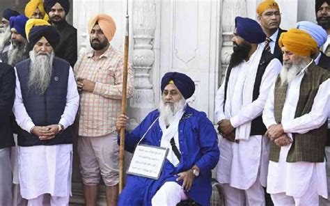 Sukhbir Badal performs 'sewadar' duty at Golden Temple, others clean ...