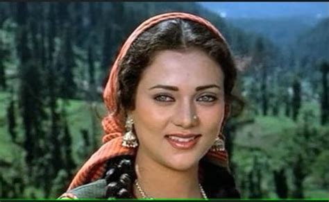 जींस-शर्ट में मंदाकिनी ने किया 48 साल पुराने गाने यार दिलदार तुझे कैसा ...