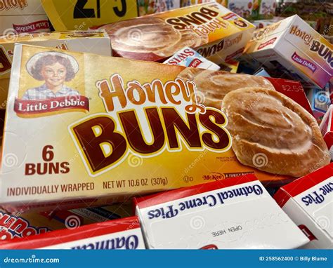 Grocery Store Little Debbie Honey Buns 6 Count Editorial Image - Image ...