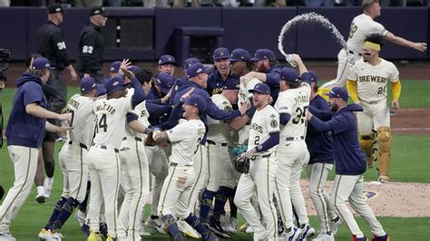 Here are the grades readers gave the Brewers for the 2025 season