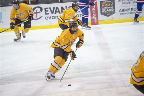 Nick Nardella - 2022-23 Michigan Tech Huskies Men's Ice Hockey - CCHA