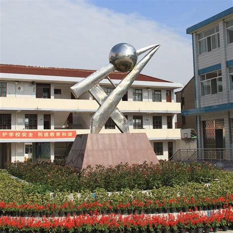 校园玻璃钢雕塑案例-学校校园雕塑-南京先登雕塑有限公司