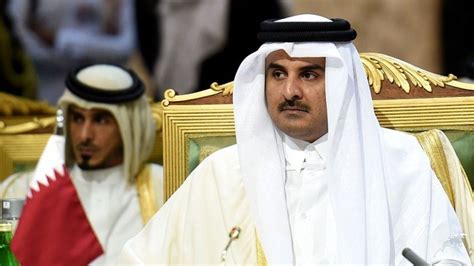 走哪都是电梯！卡塔尔国王离开赛场不用自己走路，网友：太低调了，竟然没有用黄金 - YouTube