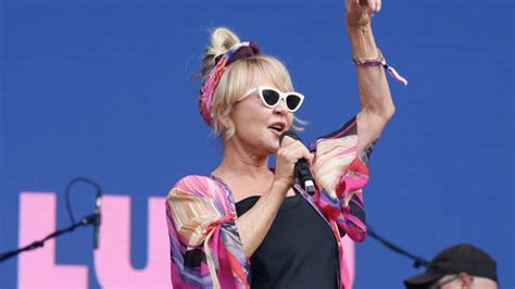 Eurovision: Glasgow has biggest heart to play host, says Lulu - BBC News