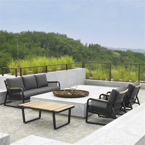 Aluminum Living Room with Brazilian Teak Details