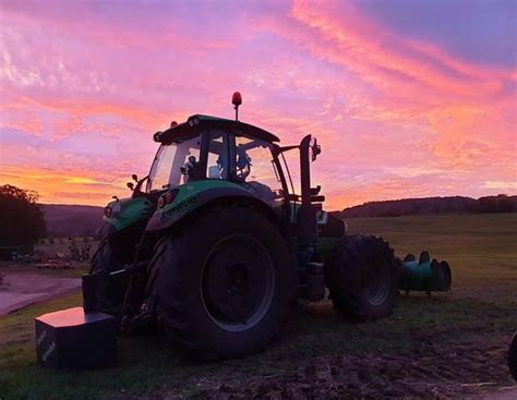 Landwirt Bützler: Silo fahren, Lüftungsschläuche, Glasfaserkabel ...
