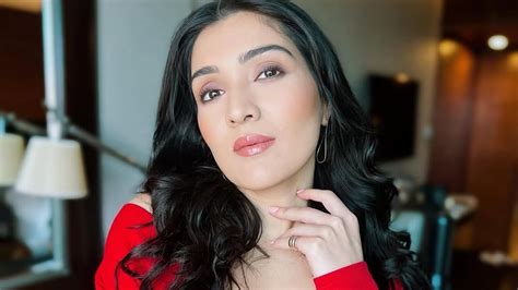 'Stop Talking': Govinda's Daughter Tina Claims Only Mumbai & Delhi ...