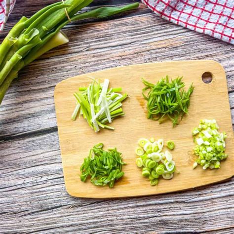 Chopped Green Onions How To Cut Green Onions A Step By Step Guide