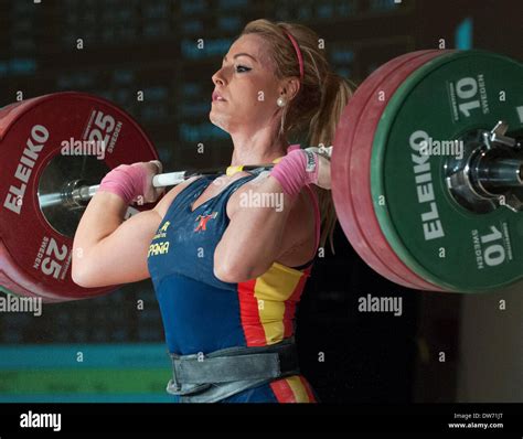 140 kilos hi-res stock photography and images - Alamy