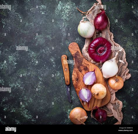 Various type of onions on green background Stock Photo - Alamy