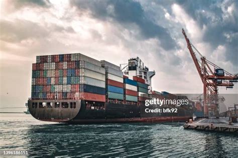 Ship Front View 的图像结果