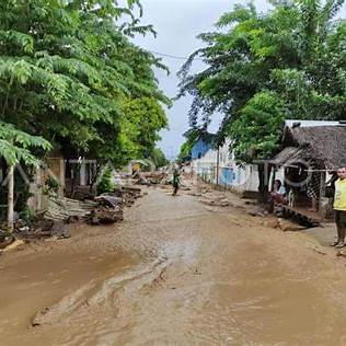 https://img.antarafoto.com/cache/1200x800/2021/04/05/banjir-bandang-flores-timur-th2i-dom.jpg