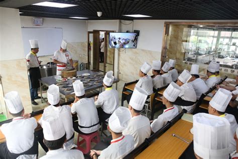 厨师短期培训班哪里好,厨师培训学校哪家好_学厨师_陕西新东方烹饪学校