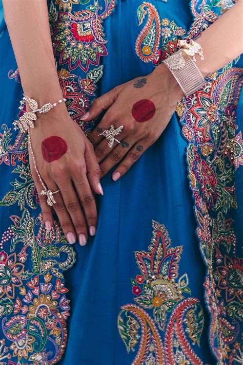 Ekam Cape Lehenga Set – Mrunalini Rao