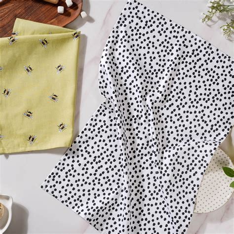 Dots and Bees Printed Cotton Tea Towel Of 2 Online - Premium Table ...