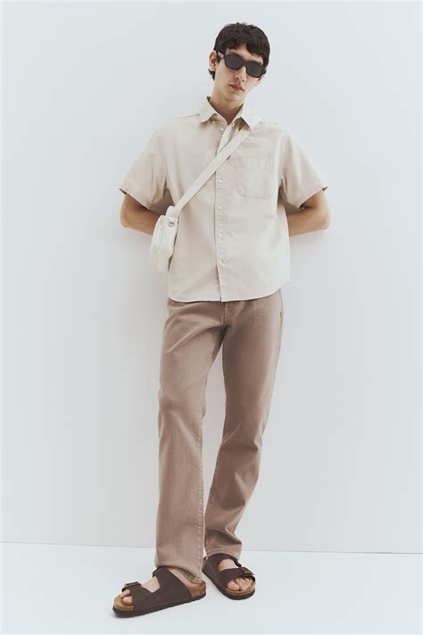 Regular Fit Short-sleeved Oxford shirt - Light beige - Men | H&M IN