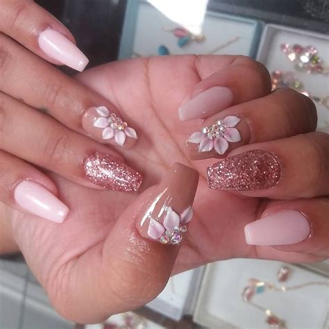 Pin by 𝕁𝕖𝕟𝕟𝕚𝕗𝕖𝕣 𝕃𝕪𝕟𝕟𝕖♛ on .♡.nαíls.♡. | Pink flower nails, Acrylic ...