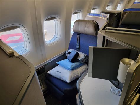 Airline Review: United Airlines – Business Class (Boeing 777-300ER with ...