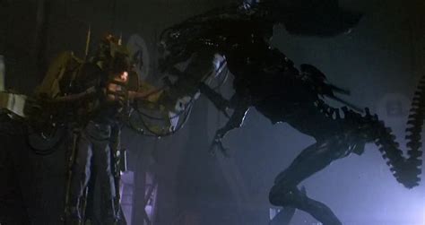《异形2》来自深空之中的恐怖生物“异形女王”的故事！