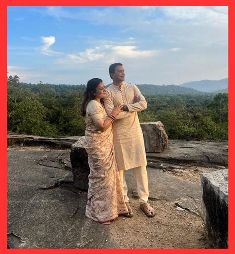 ಕವಿಶೈಲದಲ್ಲಿ ಮಳೆ ಹುಡುಗಿ ಪೂಜಾ ಗಾಂಧಿ-ವಿಜಯ್ ಘೋರ್ಪಡೆ! ಪತಿ-ಪತ್ನಿಯ ಫೋಟೋ ಫುಲ್ ...