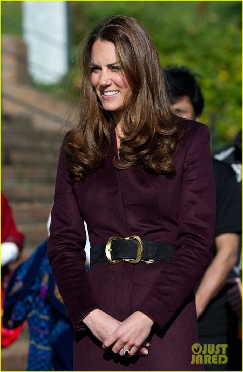 凯特王妃穿蓝色长裙，尽显纯净之美，王妃的新标杆