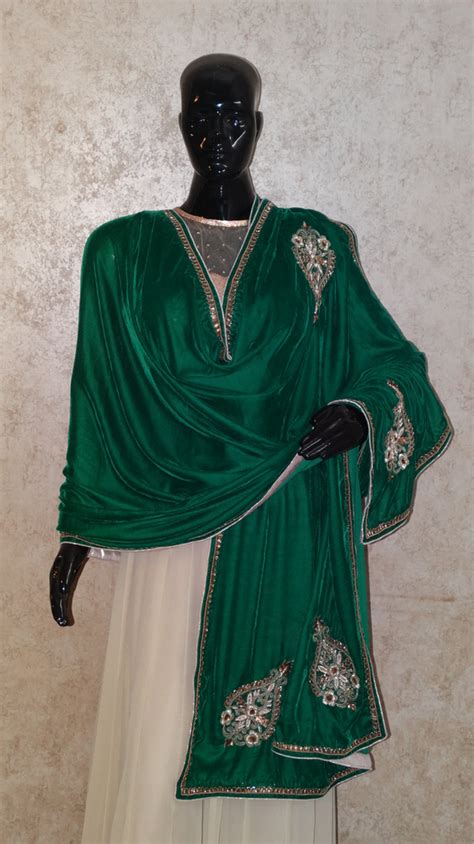 Bottle Green Velvet Shawl - Zardosi Work – Rang Riwaaz