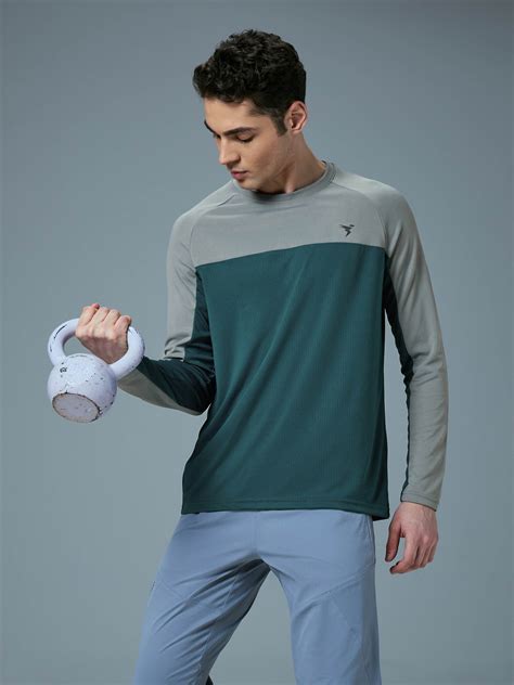 Men Slim Fit Crew Neck T-shirt with Techno Cool+