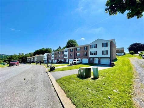 200 Lester Ct, Glen Rock, PA 17327 - Townhome Rentals in Glen Rock PA ...